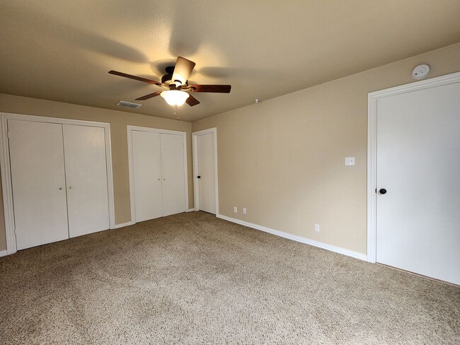 Building Photo - 4/2.5 House With Extra Room Or Office Spac...