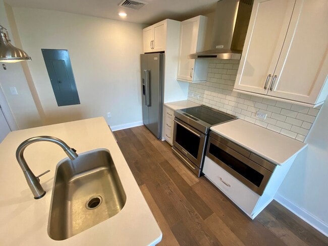 Building Photo - Apartment with Waterview in Downtown Wilmi...