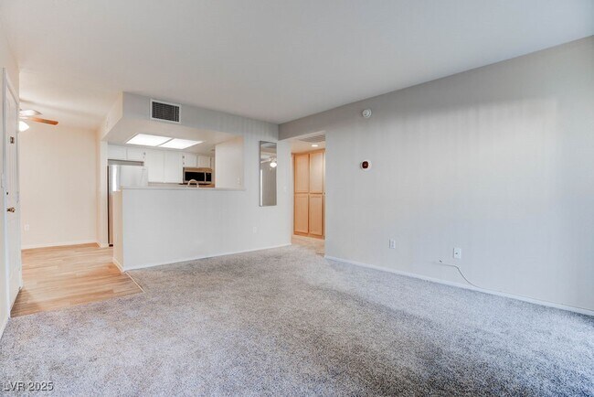 Building Photo - 8070 W Russell Rd