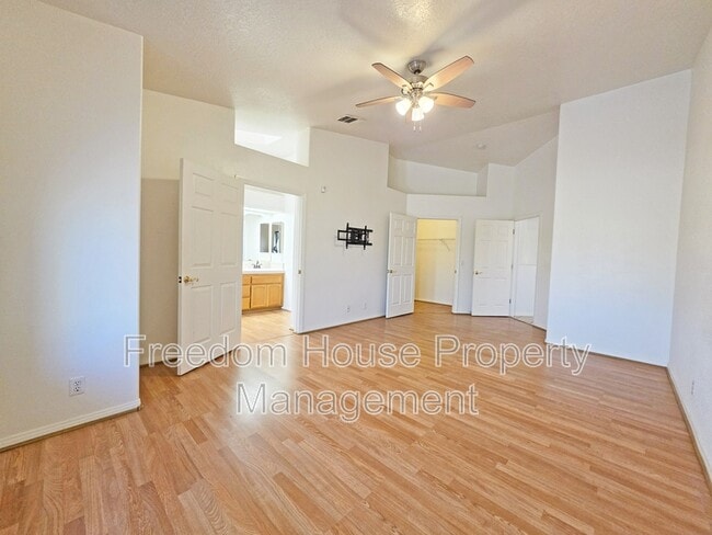 Building Photo - 2250 S Ambush St