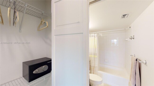 Building Photo - 19701 E Country Club Dr