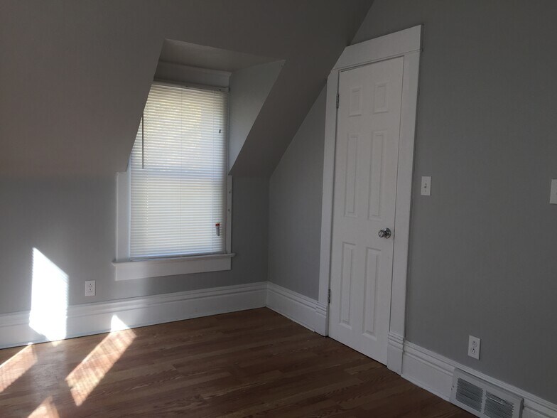 Building Photo - 611 W Madison St