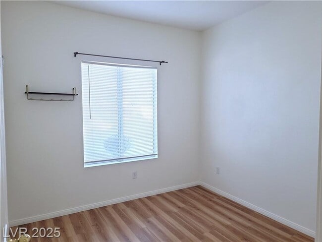 Building Photo - Cozy First-Floor End Unit with Fireplace &...