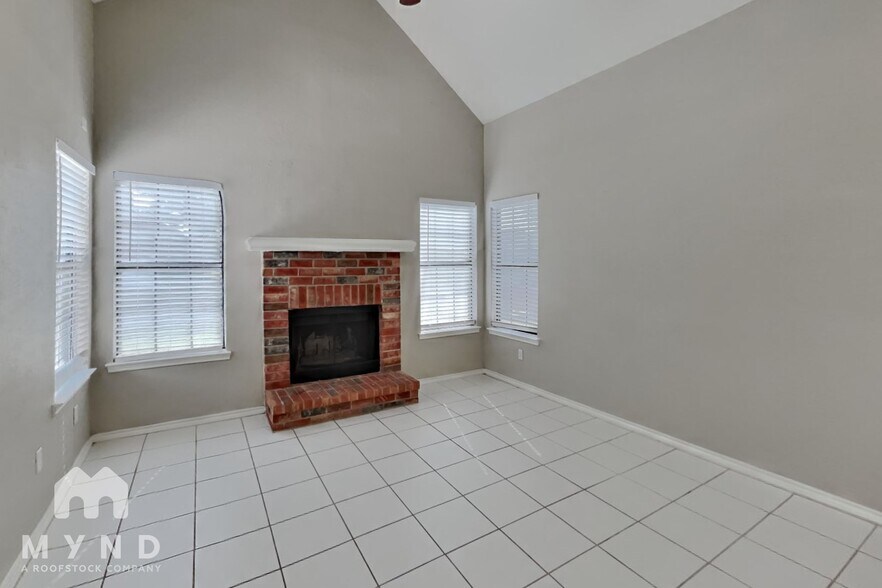 Building Photo - 7413 Waterway Dr