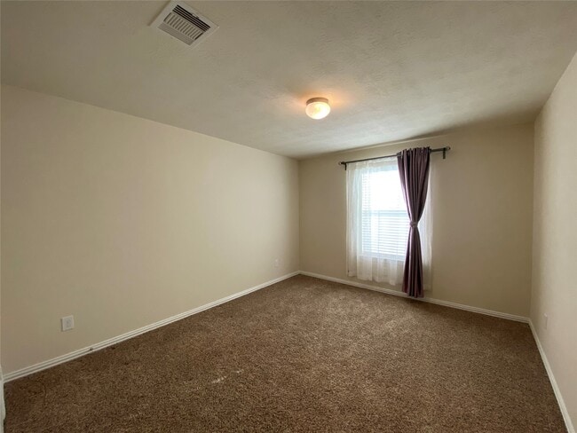 Building Photo - 24615 Forest Canopy Dr