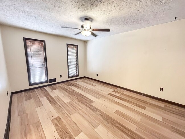 Building Photo - 3 BR Wooded Retreat in the Heart of East Cobb!