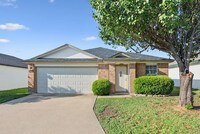 Building Photo - 2718 Blackburn Dr