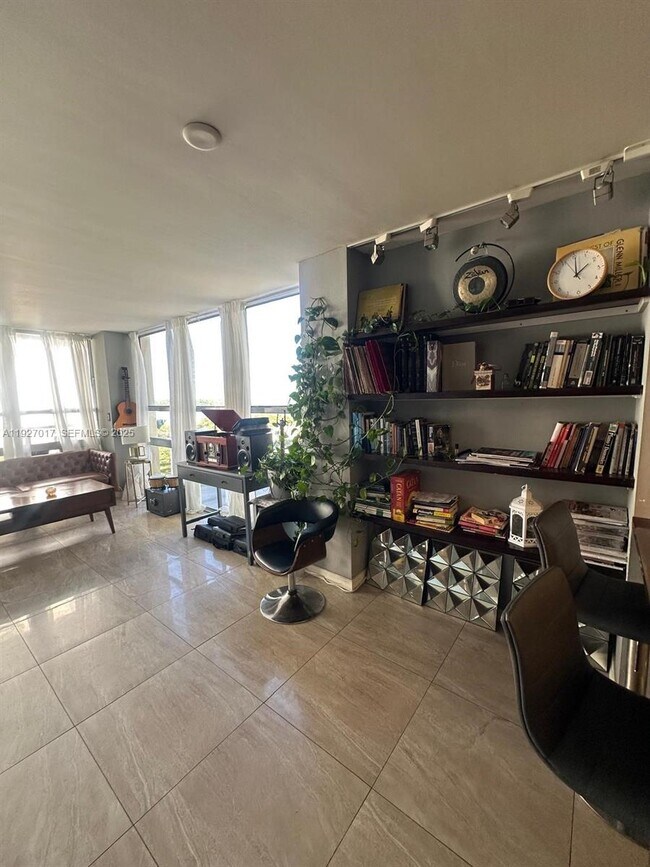 Building Photo - 600 NE 36th St