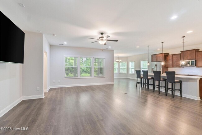 Building Photo - 570 Tullimore Ln