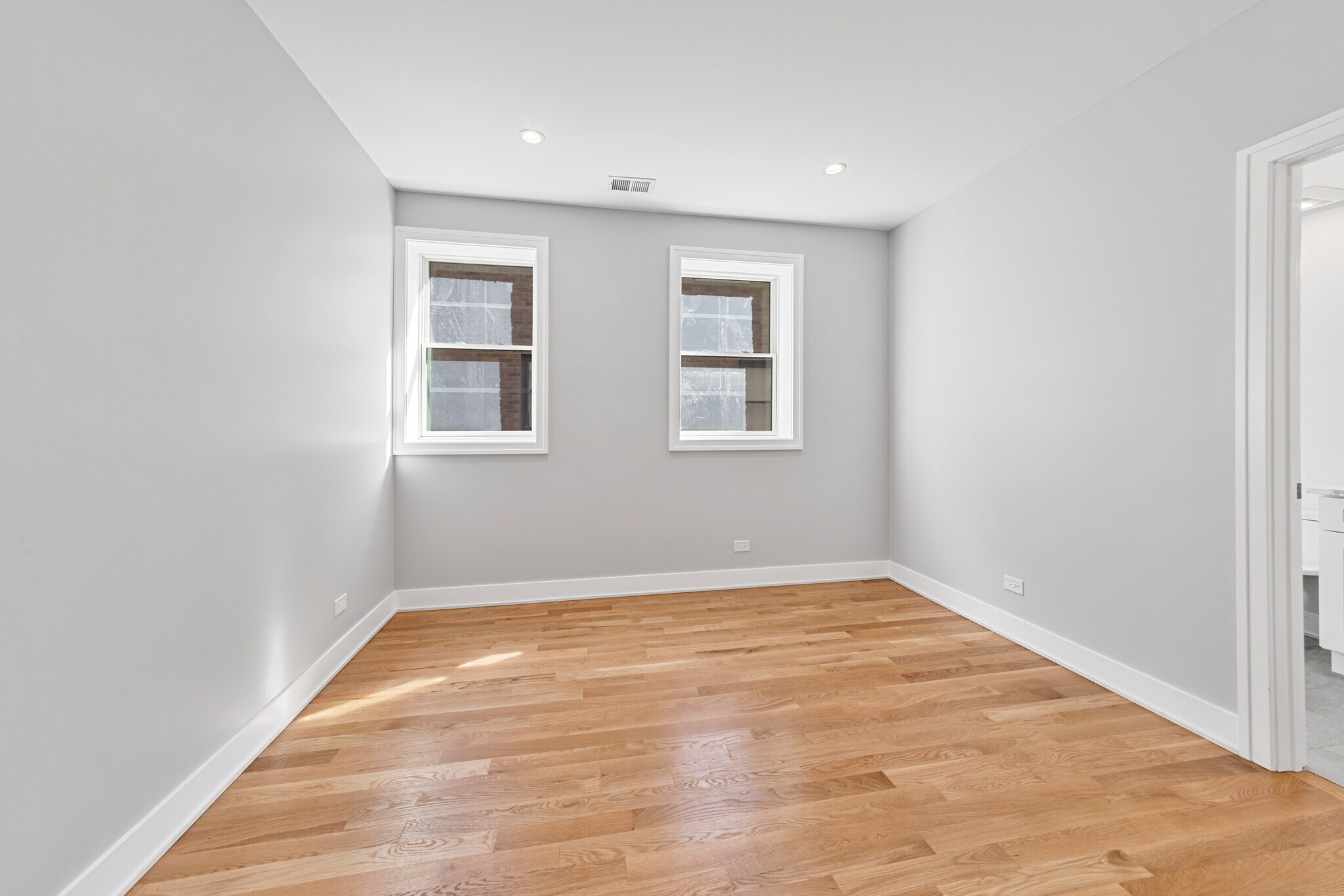 Building Photo - 935 W Winona St