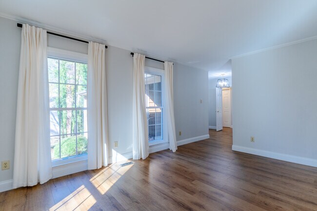 Building Photo - 5603 Ventura Dr