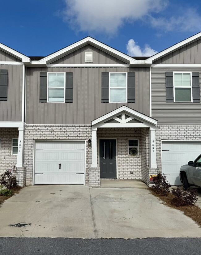 Building Photo - New 3/2 Townhome close to TAFB.