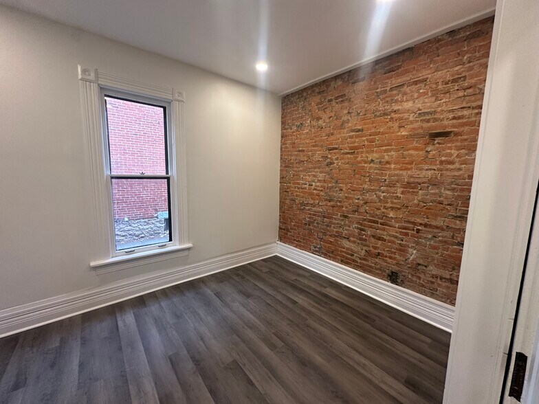 Building Photo - 81 Warren St