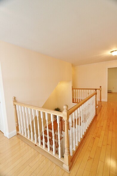 Building Photo - 21 Longmeadow Dr