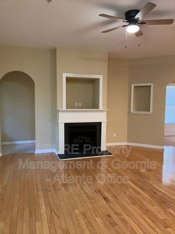 Building Photo - 1555 River Park Blvd