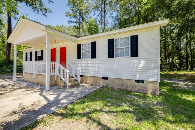 Building Photo - Completely Renovated 2BR Duplex with Granite Counters & Stainless Appliances