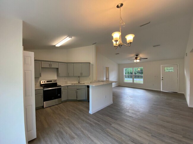 Building Photo - Custom Home - Desirable SW Ocala neighborh...