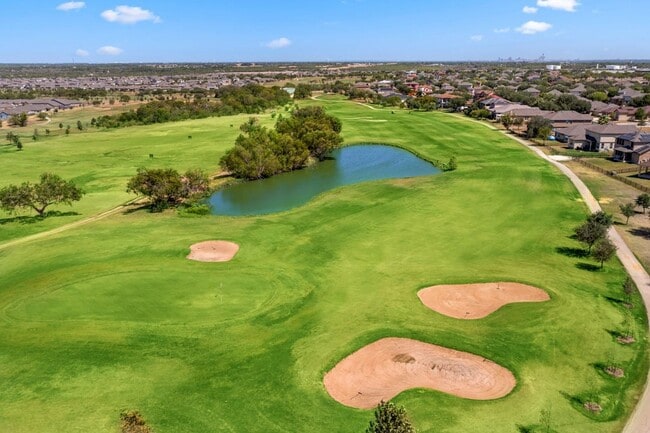 Building Photo - Like-New | 3 bed/2 bath | 1-story | No Carpet | Wonderful Amenities |On Golf Course in Mission De...