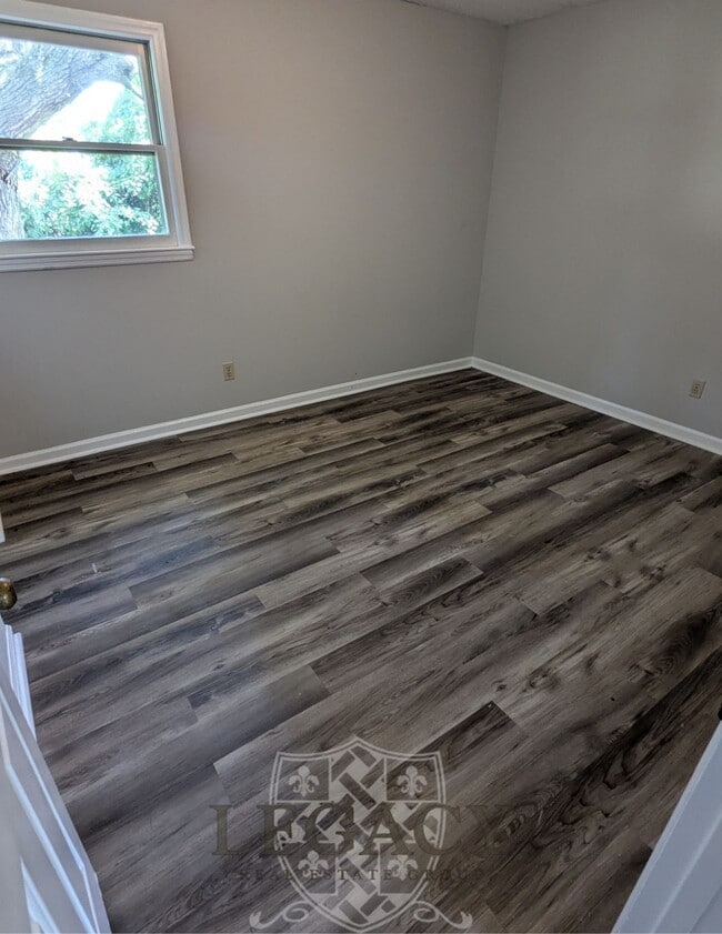 Building Photo - 2436 Thoroughbred Dr