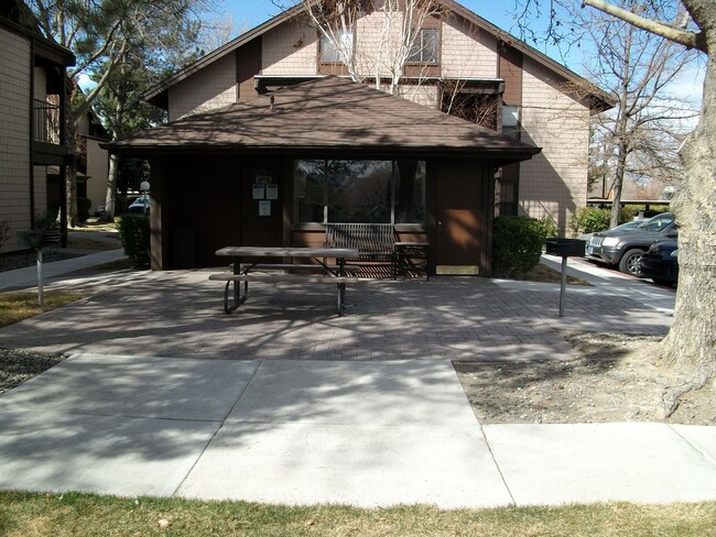 Building Photo - 2 Bedroom, 2 bath located at The Meadows i...