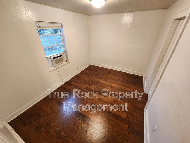 Building Photo - 917 E Beverly St