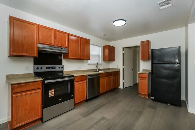 Building Photo - 7012 Doyal Dr