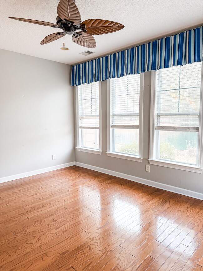 Building Photo - 338 Camden Cir