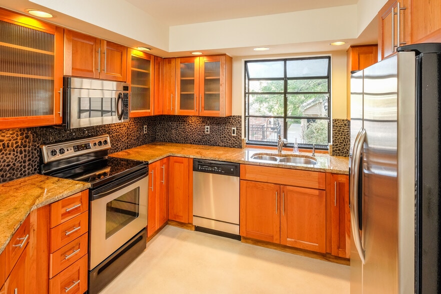 Kitchen - 3527 E 2nd Ave