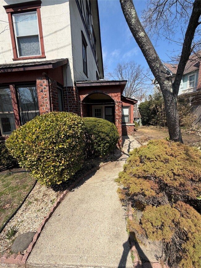 Building Photo - 65 Summit Ave