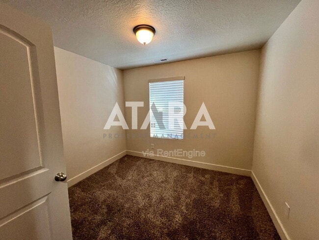 Building Photo - 713 Kirkbride Ave