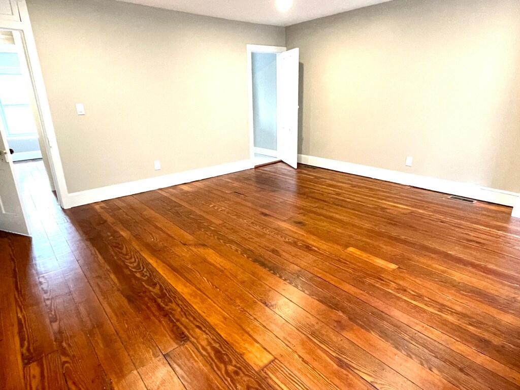 master suite bedroom - 4680 Umbria St