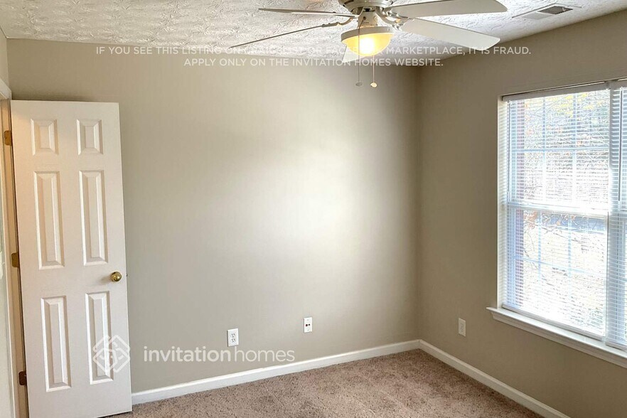 Building Photo - 902 Vernon Dr