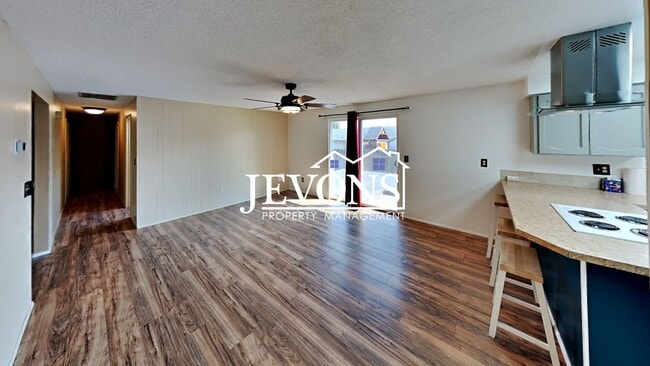 Building Photo - $900 Rent Credit | 3-bedroom single-family home near Randall Park with access to schools, shoppin...