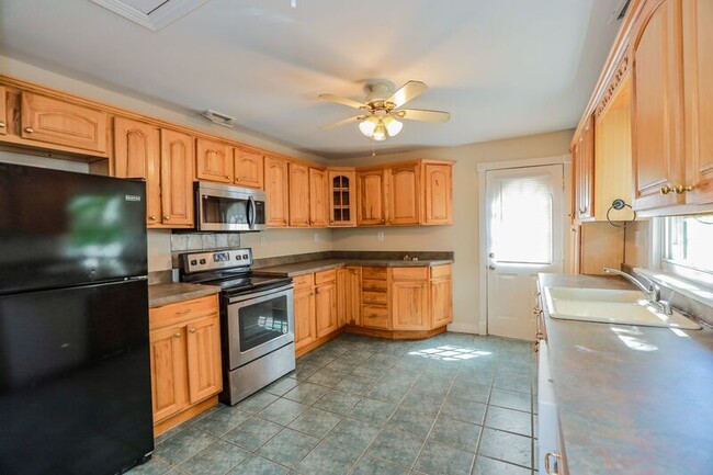 Building Photo - 3963 Oakleys Ln
