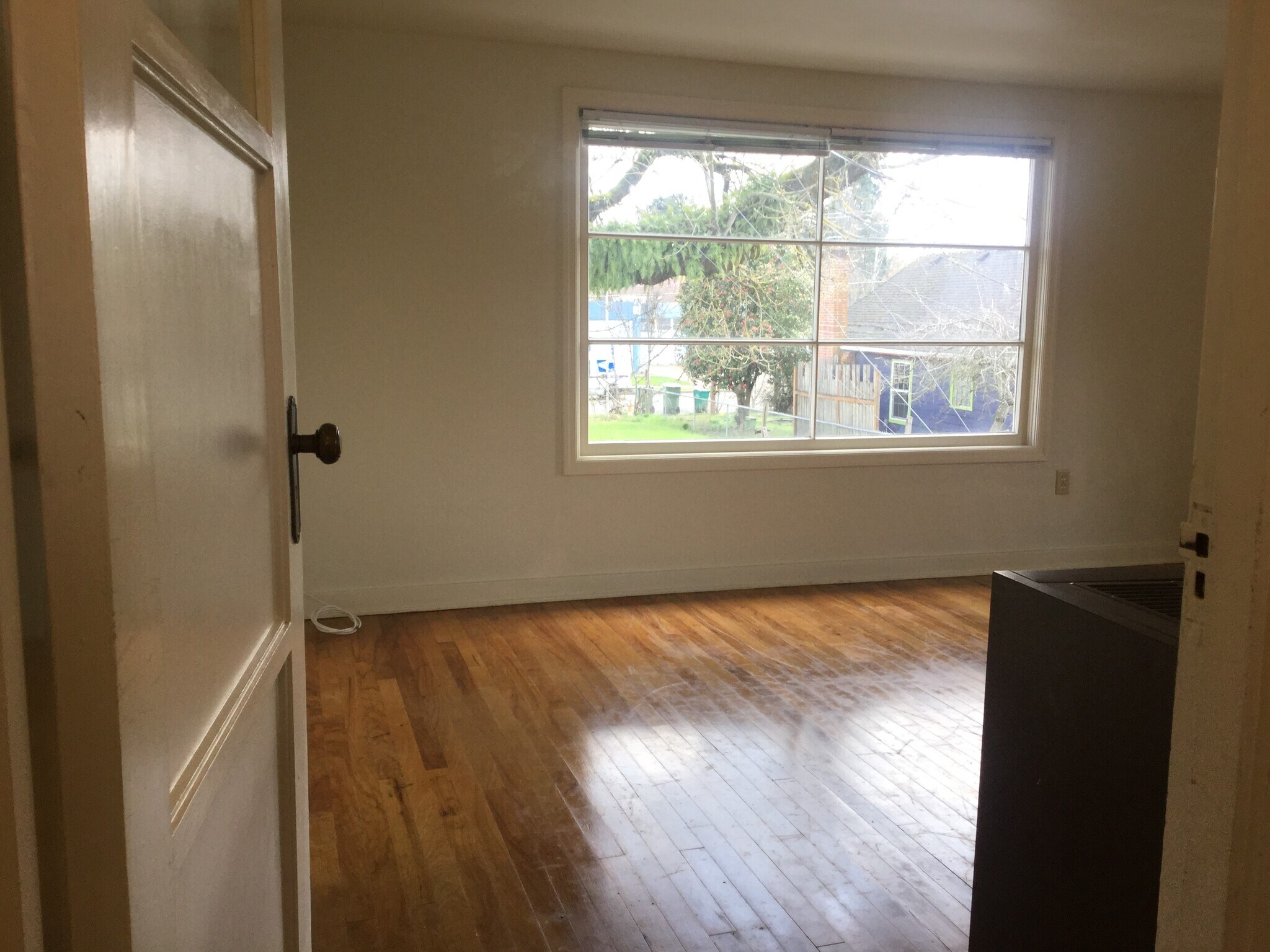 Building Photo - 1010 E 2nd St