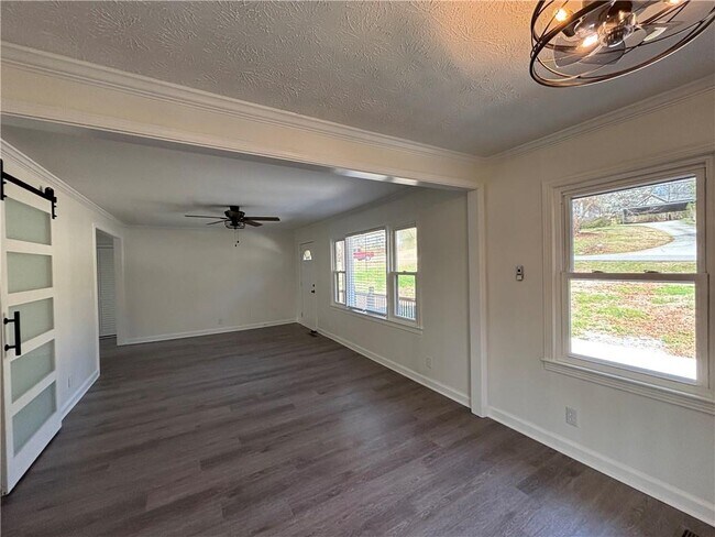 Building Photo - 3854 Davis St