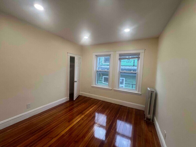 Building Photo - 43 Conwell Ave