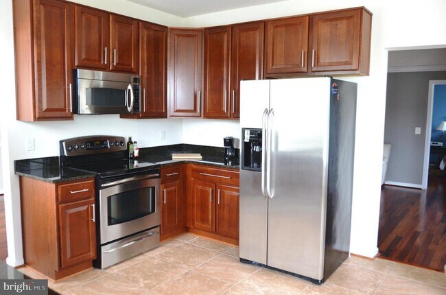 Building Photo - 7101 Travertine Dr