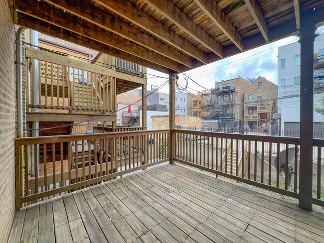 Building Photo - 1426 N Bosworth Ave