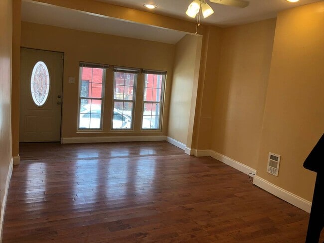 Building Photo - Great 2BR/2BA home in Prime location in University City. Available Nov 5th
