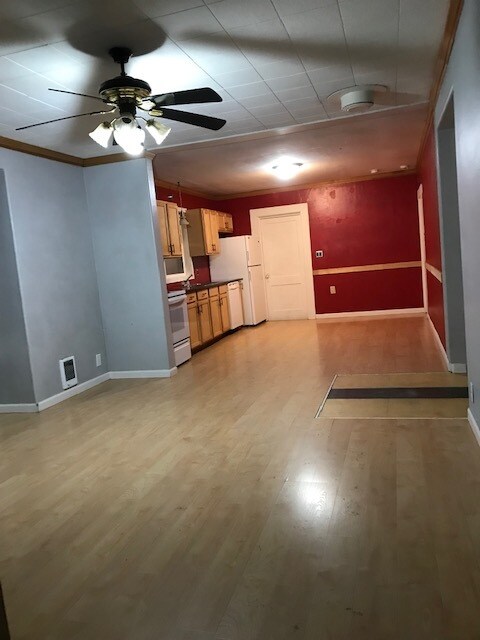 Building Photo - 208 B St