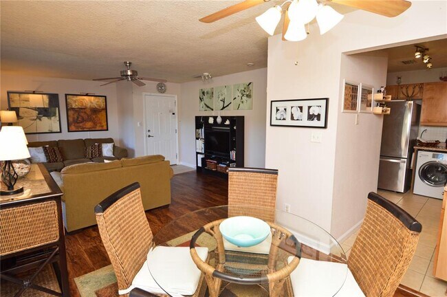 Building Photo - 3889 Pompano Dr SE