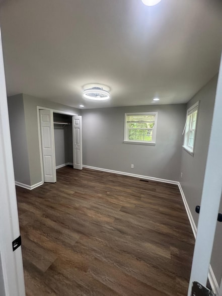 Building Photo - 1542 E Perry St