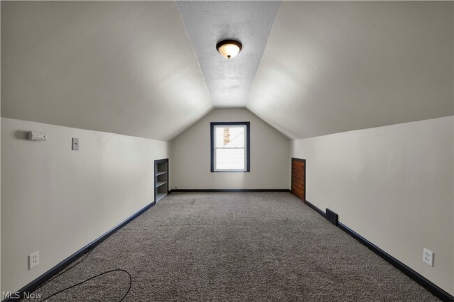 Building Photo - 15705 Maplewood Ave