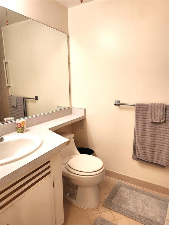 Building Photo - 654 Midway Dr