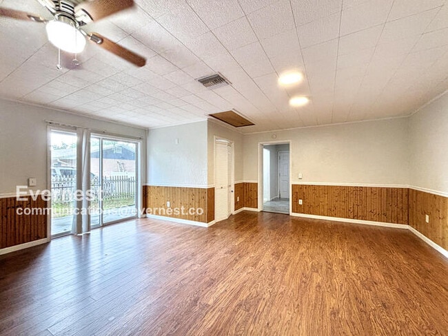Building Photo - 1131 N Magnolia Cir
