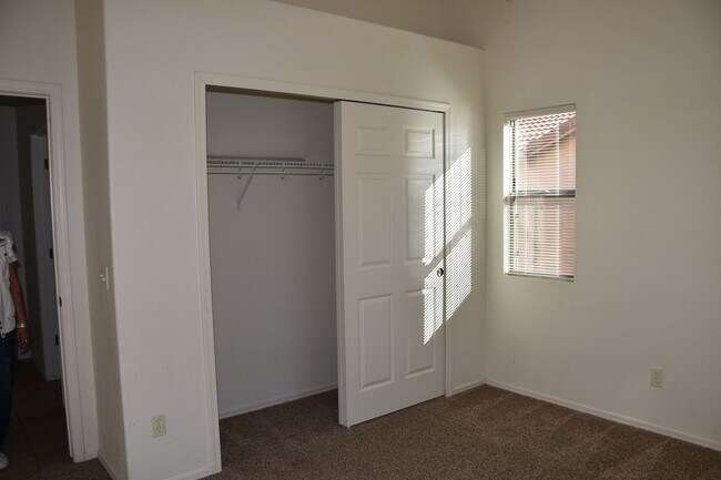 Building Photo - Fabulous Home Close to everything you'll Need in Sierra Vista, Az