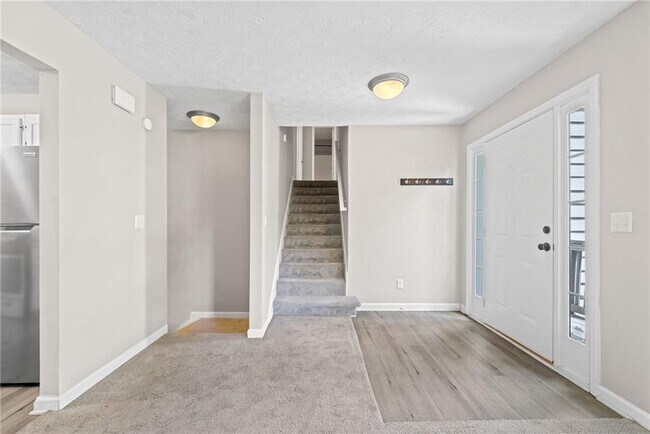 Building Photo - 5590 Princeton Oaks Dr