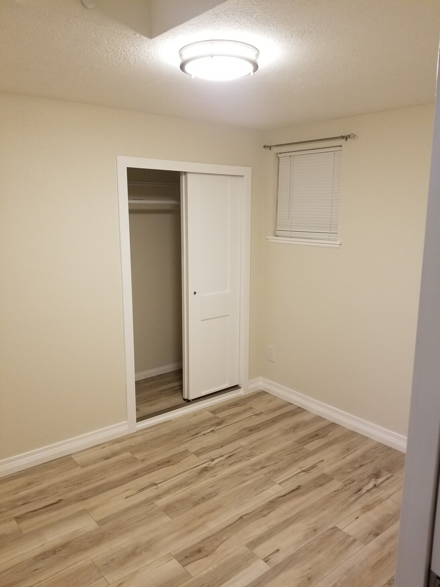 Bedroom - 98 W Lincoln Ave