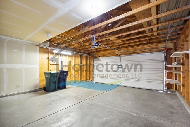 Building Photo - SHORT TERM LEASE ONLY (July 14 – Aug 31): 3 Bedroom 2 Bathroom Home with Attached 2 Car Garage Av...